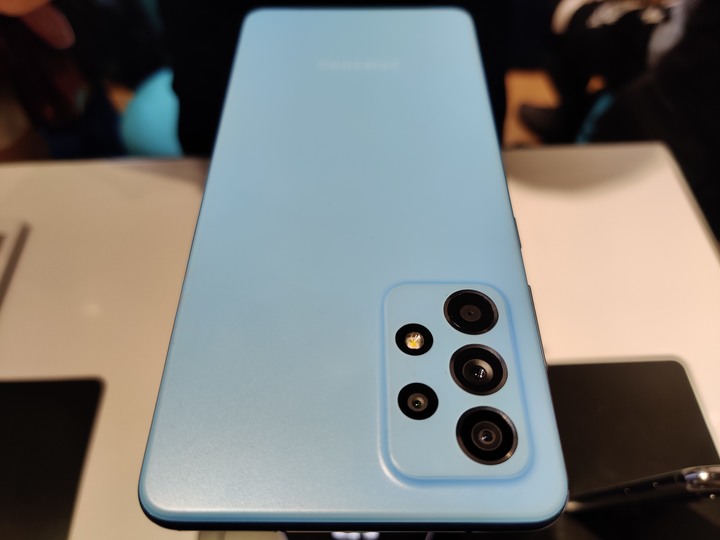 【旗艦規格下放！好玩の超值選擇】 SAMSUNG Galaxy A52 5G 實機上手體驗！
