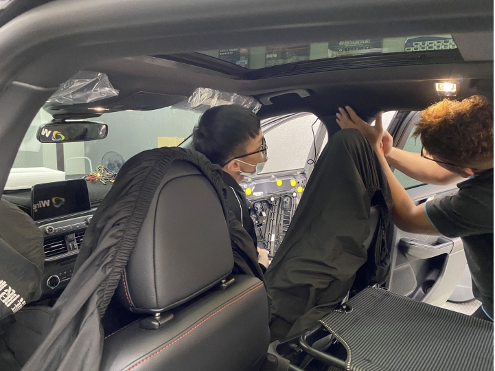 我的新KUGA交車啦!!! 馬上來裝行車紀錄器 WRM-S10 四路電子後視鏡~安裝分享