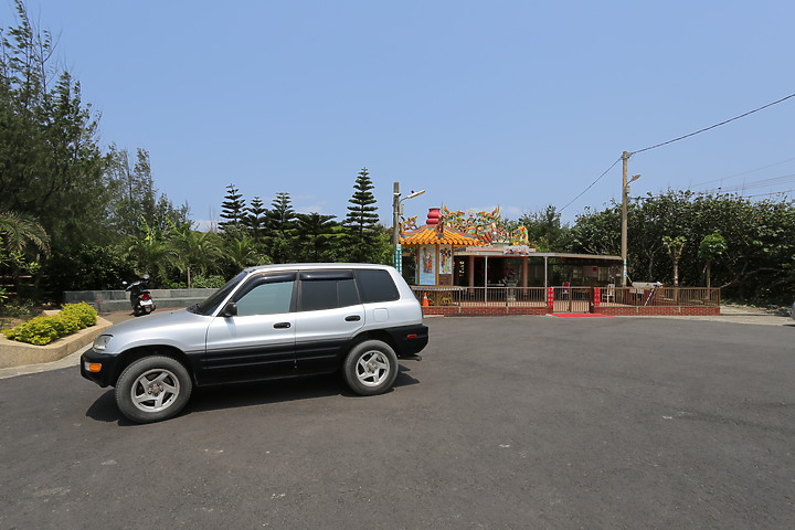 1代RAV4:都會休旅車打卡景點-竹圍海灘沙丘