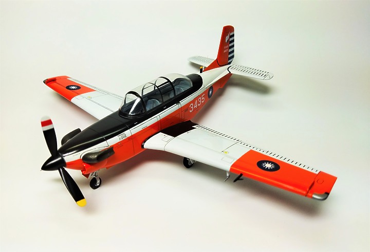 Czech Model 1/48 T-34C 初級教練機