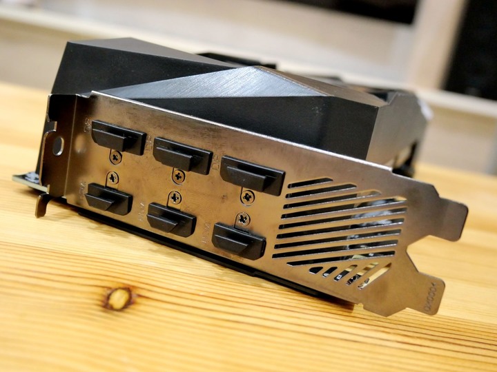 終於入手空氣顯卡 AORUS RTX 3060 Ti MASTER 8G
