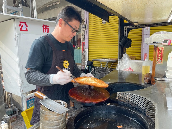 【天津正宗蔥油餅王】北屯天津路與雖遠路交叉口的排隊美食
