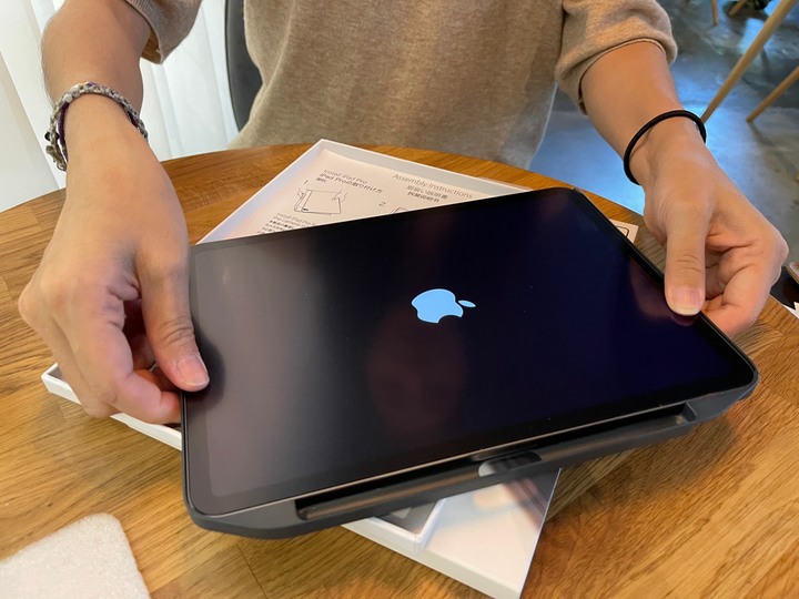 支援聰穎鍵盤的 iPad 保護殼+類紙膜