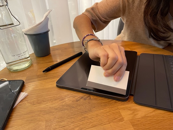 支援聰穎鍵盤的 iPad 保護殼+類紙膜