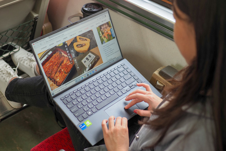 差點被風吹走的ASUS UX435EGL
