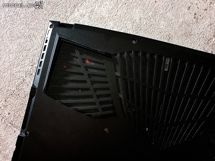 點我看大圖 【簡易開箱】 GIGABYTE | AERO 15 OLED KC | 專屬創作者的筆電選擇。