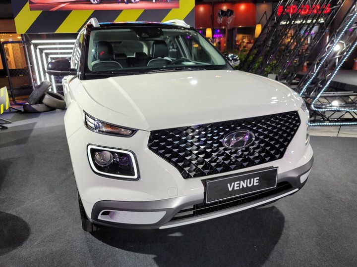 點我看大圖 Hyundai Venue「堤芬妮 · 藍」「珍妮佛 · 黃」 靜態賞車