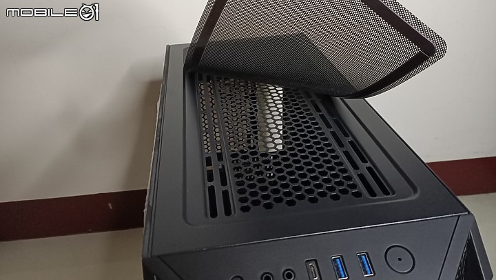 點我看大圖 COUGAR美洲獅 MX660 Mesh RGB 開箱心得