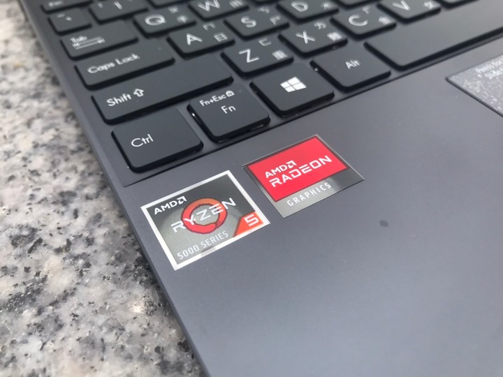 ZenBook 13 OLED UM325 綠松灰開箱