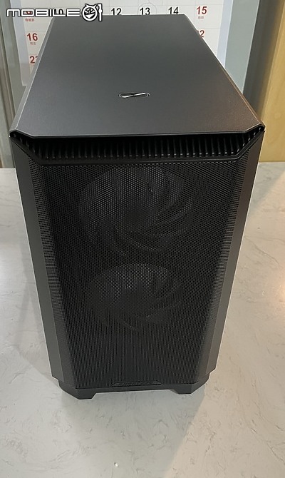 2千出頭=巨嬰 ITX 追風者 PHANTEKS P200A @5700G 試裝