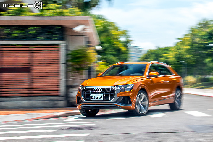 Audi Q8 55 TFSI quattro S line 試駕|霸氣懾人的旗艦休旅!
