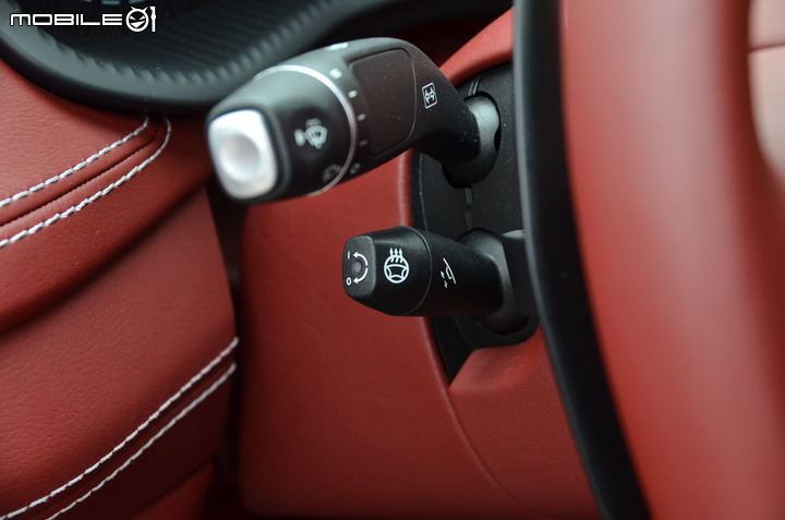 Aston Martin DBX 試駕|不向休旅框架妥協的品味座駕!