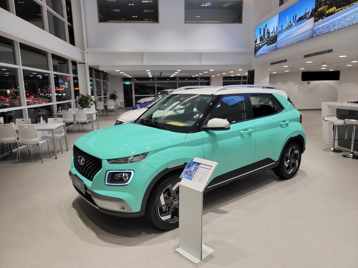 點我看大圖 Hyundai Venue「堤芬妮 · 藍」「珍妮佛 · 黃」 靜態賞車