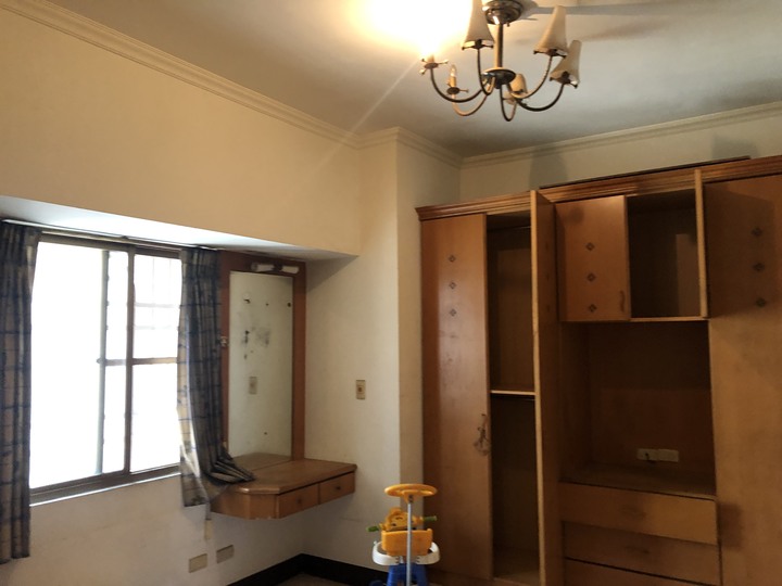 ［開箱］高雄20年中古屋翻新，輕工業森林風單身男子共享空間