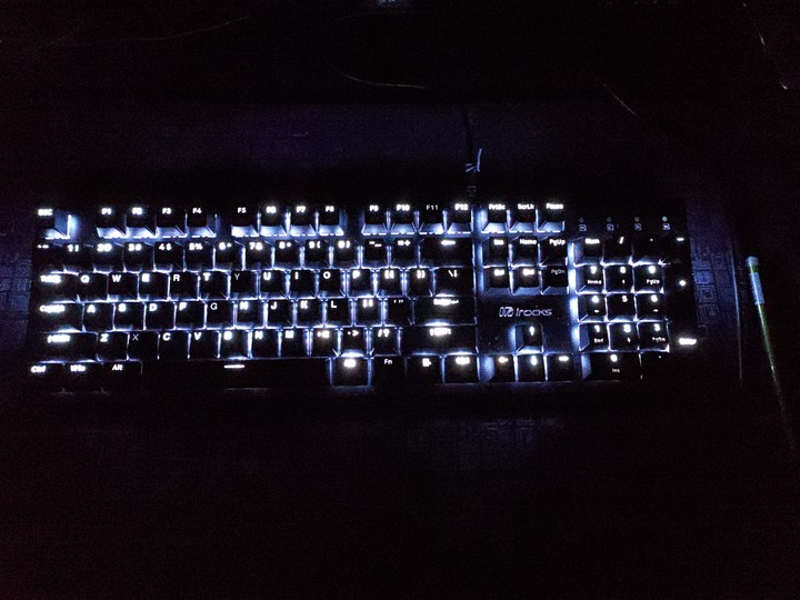 Work from Home 在家上班 iRocks K75M PBT Gateron軸背光機械鍵盤 開箱分享