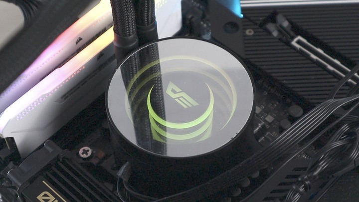 點我看大圖 價格客家,用料不差,高 C/P 值。darkFlash SYMPHONY TR360 A-RGB 一體式水冷