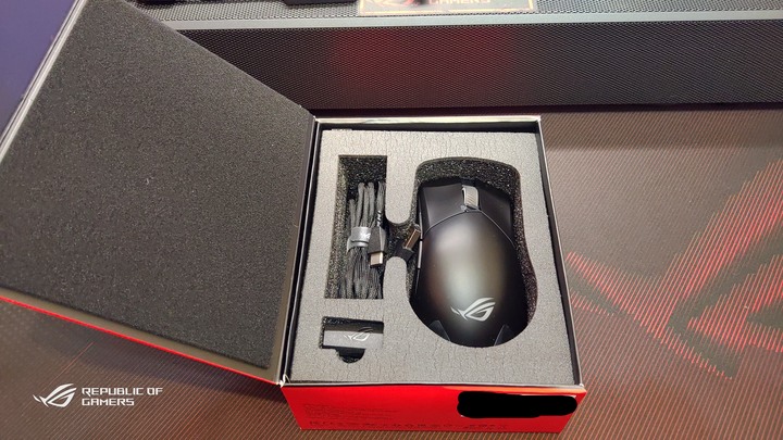 ROG GLADIUS III Wireless神鬼滑鼠(簡單開箱)