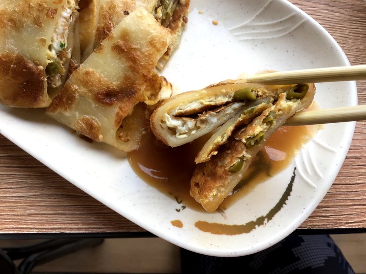 [食記] 秦小姐豆漿店，台灣台北，特色美味早餐，獅子頭蔥花餅