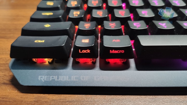 【小宅開箱】ASUS ROG Strix Scope RX 光學機械電競鍵盤開箱，極致的按鍵手感及防水防塵設計打造耐用