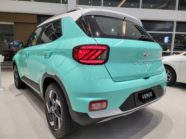 點我看大圖 Hyundai Venue「堤芬妮 · 藍」「珍妮佛 · 黃」 靜態賞車