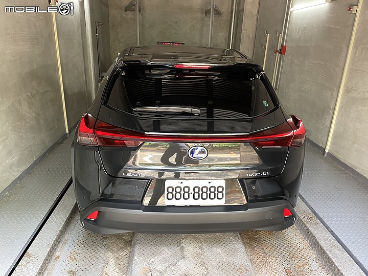 <圖少> 三寶開箱 UX250h