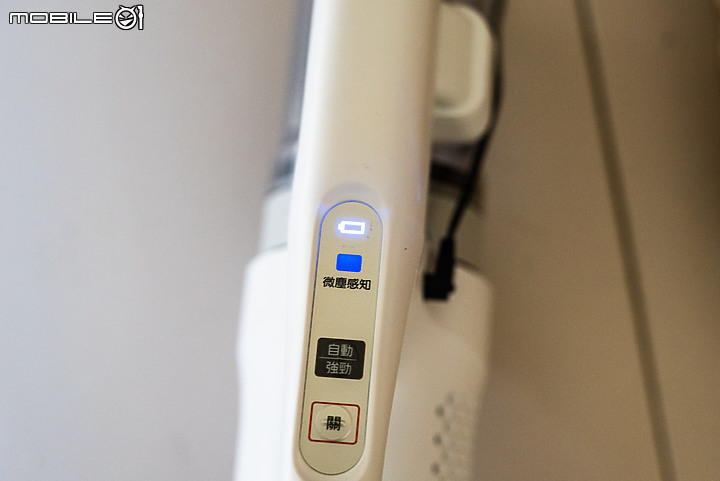 孩子的第一把吸塵器 │ Panasonic MC-SB30J 極輕巧無線吸塵器