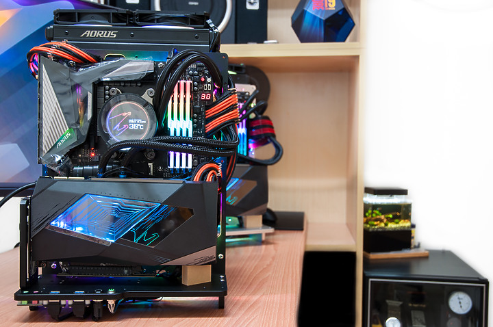 點我看大圖 「5950X/RTX3090/ATX Open Case」 - 組裝留念紀錄文。