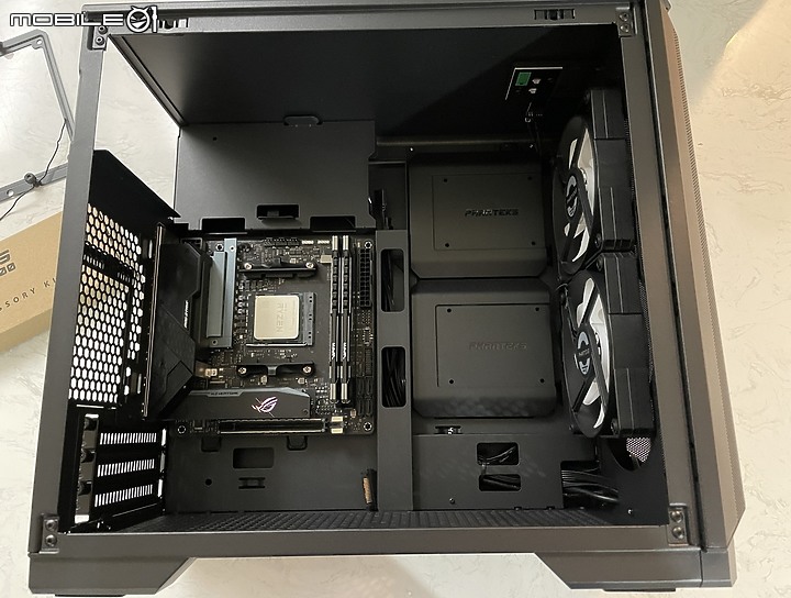 2千出頭=巨嬰 ITX 追風者 PHANTEKS P200A @5700G 試裝