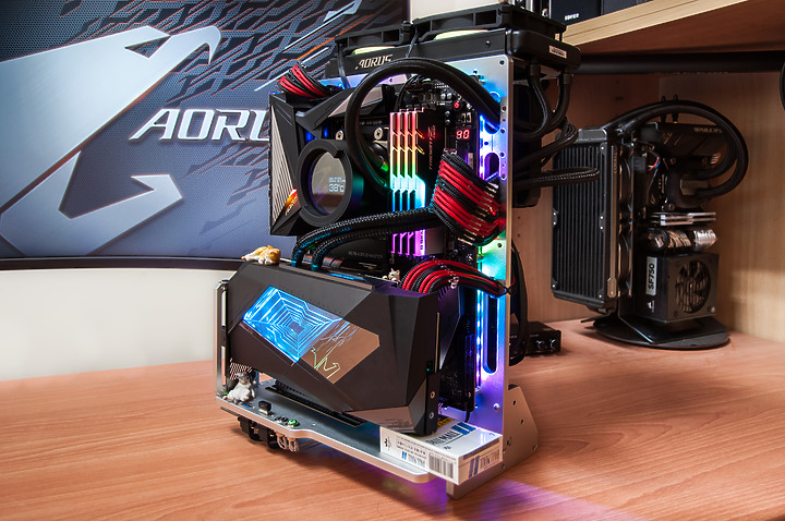 點我看大圖 「5950X/RTX3090/ATX Open Case」 - 組裝留念紀錄文。