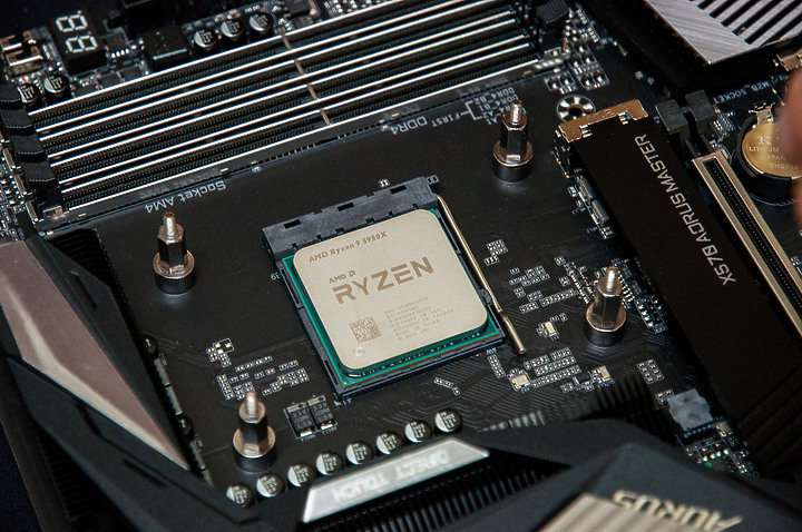 點我看大圖 「5950X/RTX3090/ATX Open Case」 - 組裝留念紀錄文。