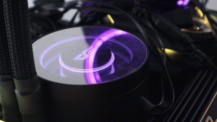 點我看大圖 價格客家,用料不差,高 C/P 值。darkFlash SYMPHONY TR360 A-RGB 一體式水冷