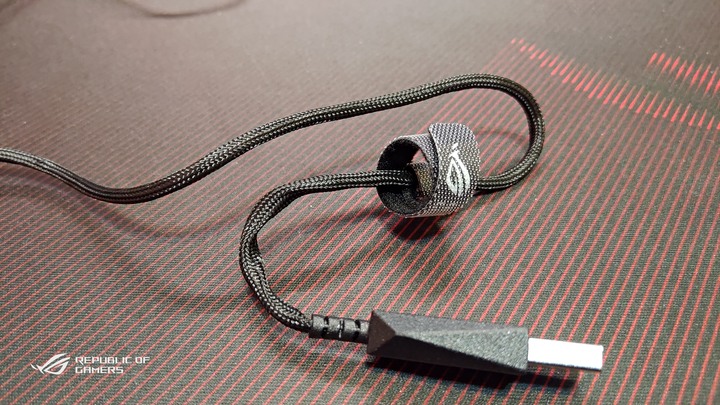 ROG GLADIUS III Wireless神鬼滑鼠(簡單開箱)
