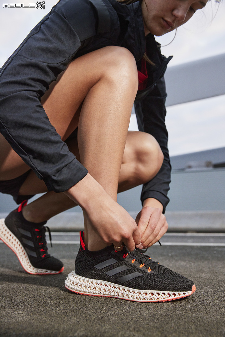 adidas發表4DFWD中底科技跑鞋 全新FWD幾何網格結構問世!