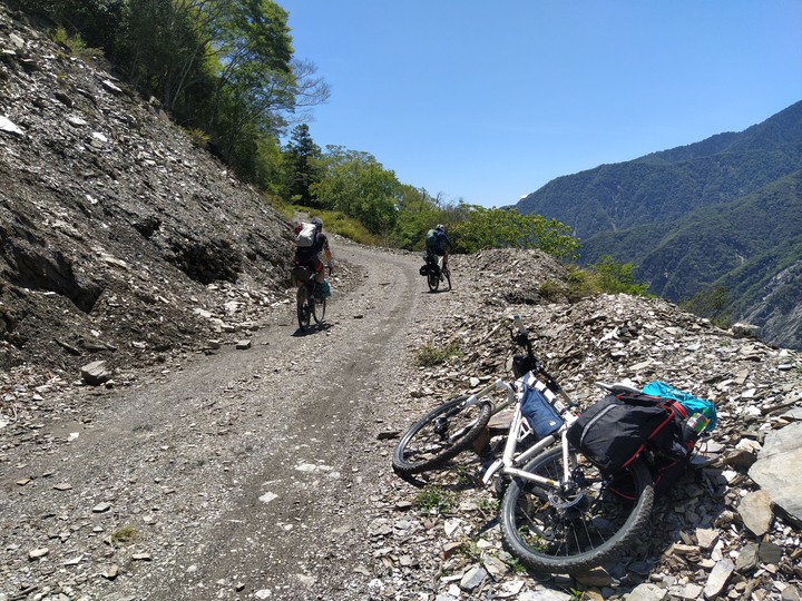 三天兩夜七彩湖越野登山車初體驗