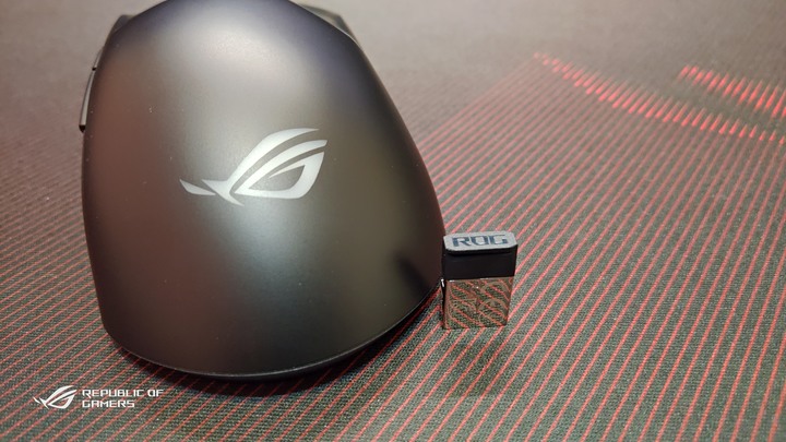 ROG GLADIUS III Wireless神鬼滑鼠(簡單開箱)