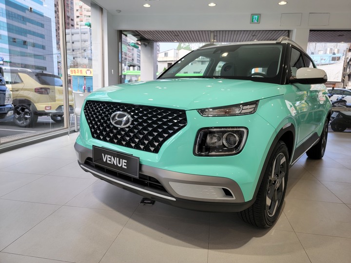 點我看大圖 Hyundai Venue「堤芬妮 · 藍」「珍妮佛 · 黃」 靜態賞車