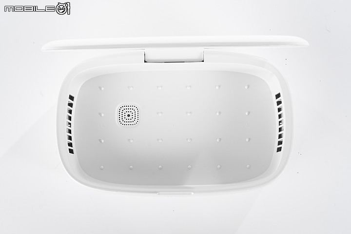 殺菌兼充電!三星C&T ITFIT紫外線消毒器開箱