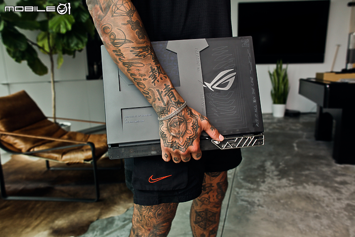 ROG Strix Nyjah Huston 特製版開箱 滿載頂尖極限運動元素！