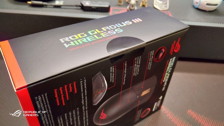 ROG GLADIUS III Wireless神鬼滑鼠(簡單開箱)