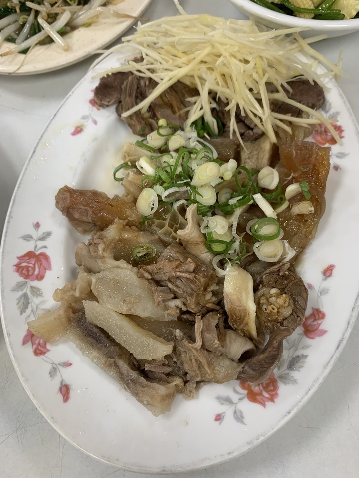 【美食廢文】阿貓終於吃到郭董吃過的牛肉麵了