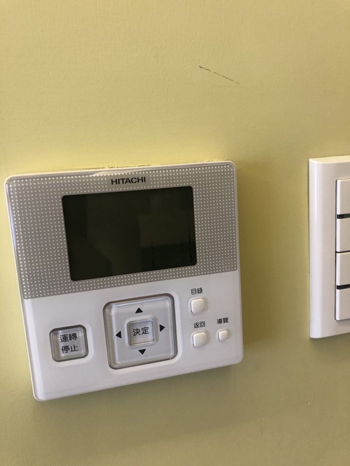 日立一對多多聯式冷氣耗電,面板畫面會自然消失