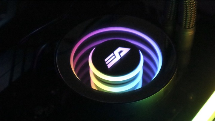 點我看大圖 價格客家,用料不差,高 C/P 值。darkFlash SYMPHONY TR360 A-RGB 一體式水冷