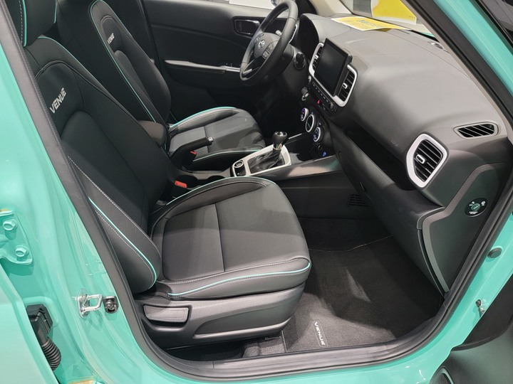 點我看大圖 Hyundai Venue「堤芬妮 · 藍」「珍妮佛 · 黃」 靜態賞車