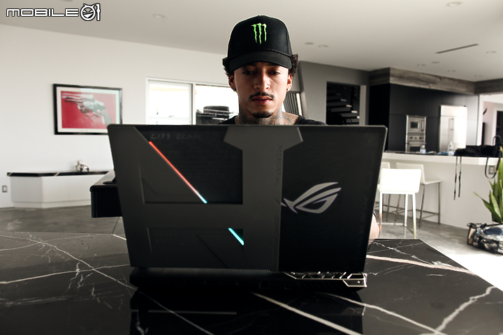 ROG Strix Nyjah Huston 特製版開箱 滿載頂尖極限運動元素！