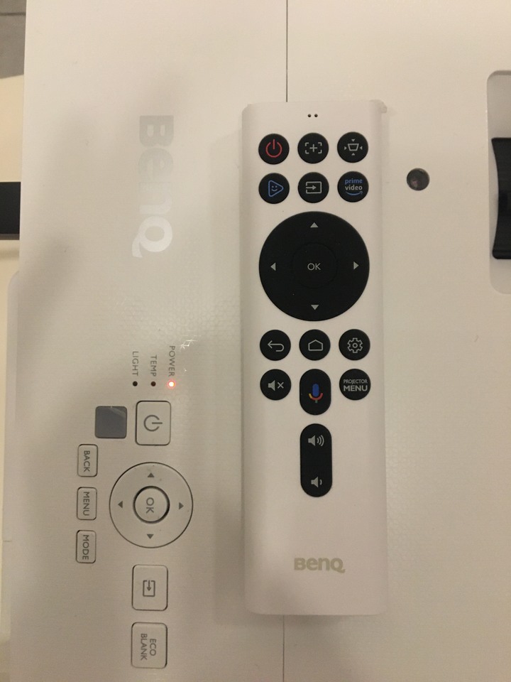 居家防疫小幫手 – 真4K低延遲投影機BenQ TK700STi開箱