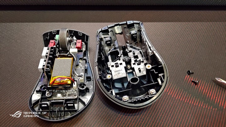 ROG GLADIUS III Wireless神鬼滑鼠(簡單開箱)