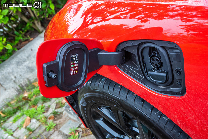 Jaguar 新年式 I-Pace EV400 S 試駕|以單一車型應戰,科技層面再升級!