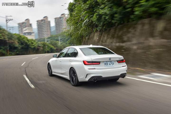 BMW 330i Midnight 夜型版試駕 │ 烈日同樣精彩,格調與超值同時享有!