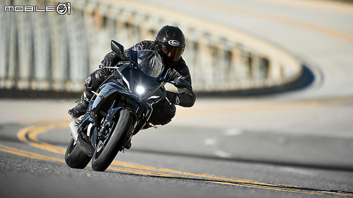 【海外快訊】2021 YAMAHA YZF-R7 正式發表!公路與賽道都是 R-DNA 的天下!