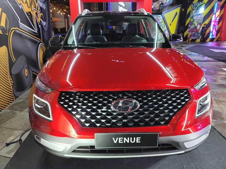 點我看大圖 Hyundai Venue「堤芬妮 · 藍」「珍妮佛 · 黃」 靜態賞車